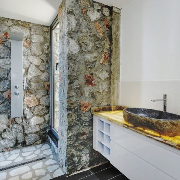 HORSESHOE BAY FIVEBED VILLA INT 3