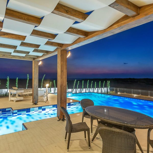 HORSESHOE BAY THREEBED VILLA EXT 1