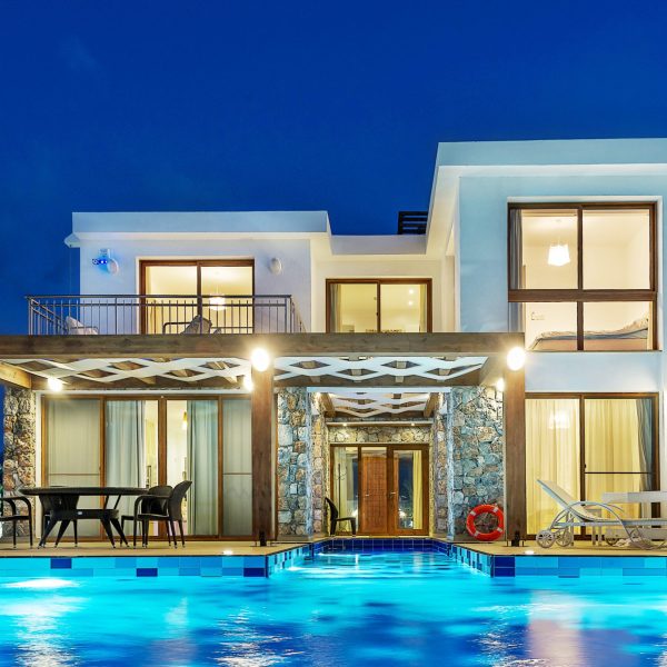 HORSESHOE BAY THREEBED VILLA EXT 2