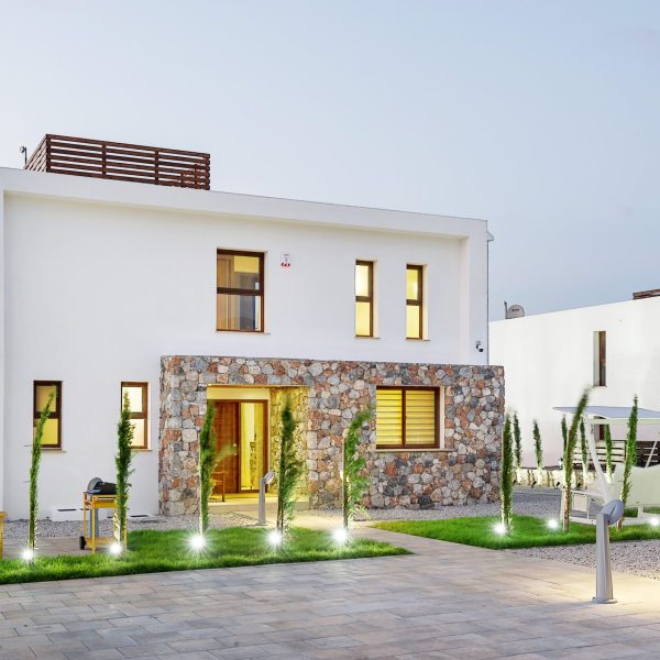 HORSESHOE BAY THREEBED VILLA EXT 4